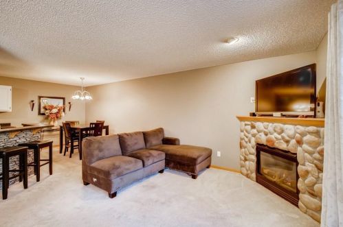 4987 Grenwich Ave, Saint Paul MN  55128-2058 exterior