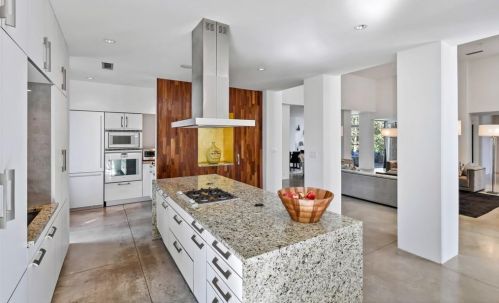 5890 Hilderbrand Dr, Atlanta GA  30328-5149 exterior