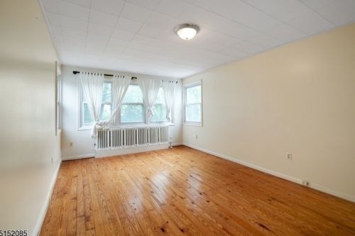 26 Van Ness Ter, Maplewood NJ 07040-3324 exterior