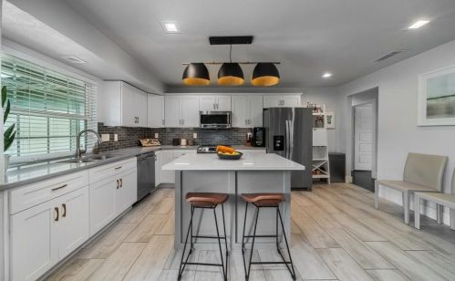 2116 Rockwood Dr, Carrollton TX 75007-5723 exterior