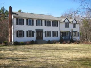 10 Bartlett Rd, Hampstead, NH 03841-2145