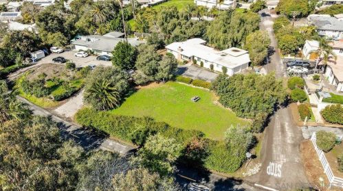 1222 Oak Dr, Vista, CA 92084-4661