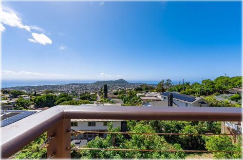 4707 Matsonia Dr, Honolulu, HI 96816-4011