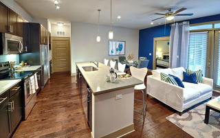 5050 Capitol Ave, Dallas TX  75206-6935 exterior