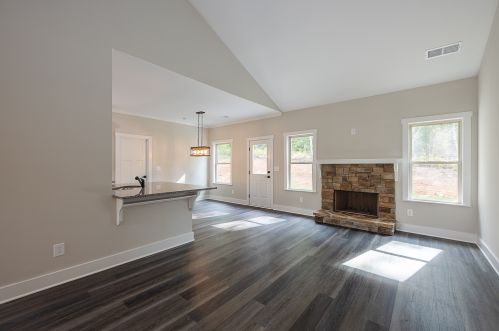 85 Hannahs Ct, Dawsonville, GA 30534-9253