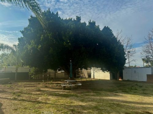 10554 Maple Ave, Bloomington, CA 92316-2615