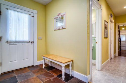 45 Dover Neck Rd, Dover, NH 03820-4909