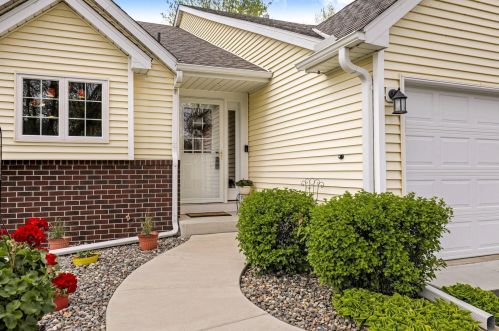 12995 Eastview Ct, Saint Paul, MN 55124-8697