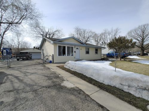 525 Gentle Breeze Ter, Carpentersville, IL 60110-1712