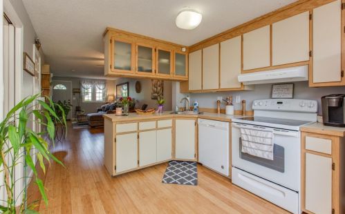 935 Fox Hollow Dr, Hudson NH  03051-4888 exterior