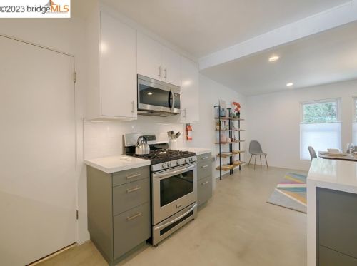2210 Powell Rd, Palm Springs, CA 92262-2560