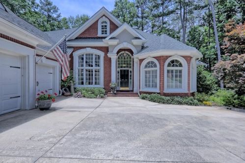 712 Bradshaw Lake Ct, Holly Springs, GA 30188-2363