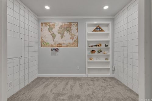 450 25 St, Upland CA 91784-8338 exterior