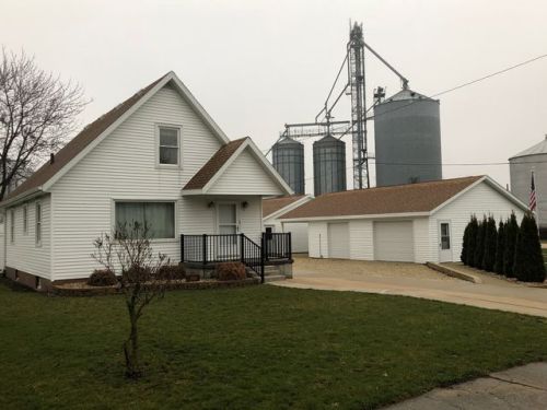 204 Main St, Roberts, IL 60962-8055