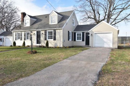 43 Vancouver Ave, Warwick, RI 02886-2836
