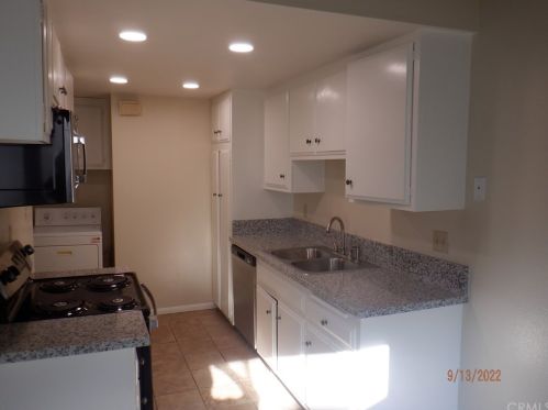 1389 Maxwell Ln, Upland, CA 91786-7072