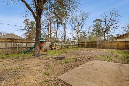 1611 Cantrell, Conroe TX  77301-4008 exterior