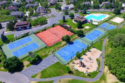 25 Snowstar Ln, Sandy UT 84092-4800 exterior