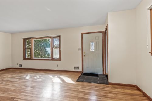 261 Gresham Ave, Saint Paul MN  55128-3916 exterior