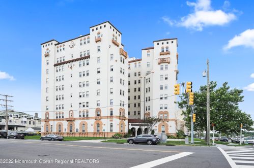 400 Deal Lake Dr, Tinton Falls NJ 07712-5174 exterior