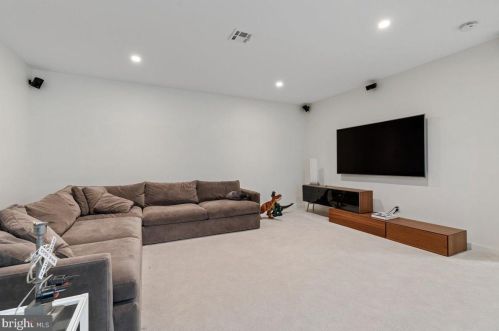 46 Leavitt Ln, Princeton NJ  08540-3921 exterior