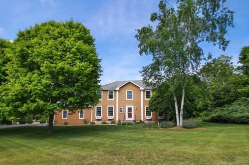 2 Morris Ln, East Lyme, CT 06333-1537