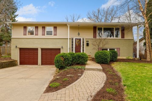 945 Bissell Dr, Palatine, IL 60074-5535