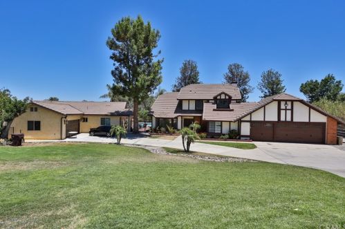 18572 Chickory Dr, Riverside, CA 92504-9550