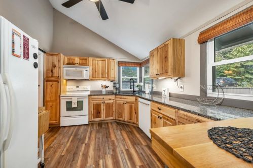 6 Chalet Dr, Laconia, NH 03249-7835