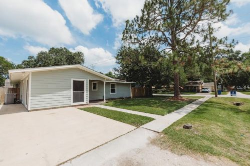 800 Morgan St, Angleton, TX 77515-4527