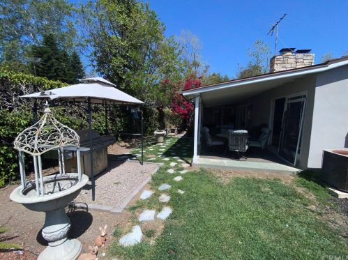 1102 Riviera Dr, Santa Ana CA 92706-1543 exterior