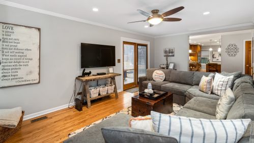 1217 Dogwood Ln, Carol Stream IL  60188-3322 exterior