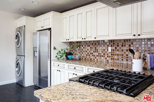 431 Scholl Dr, Glendale CA 91206-3045 exterior