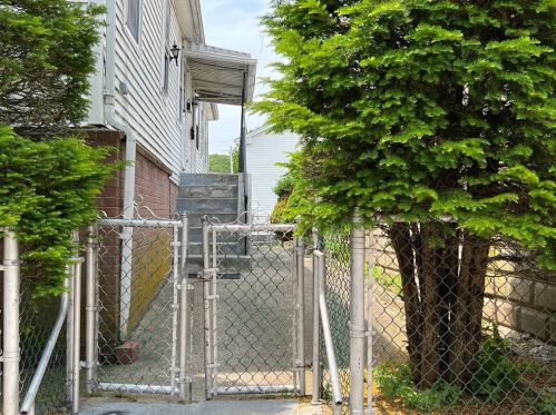 105 Ethan St, Providence, RI 02909-4834