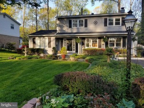 6606 Reynard Dr, Springfield, VA 22152-2757