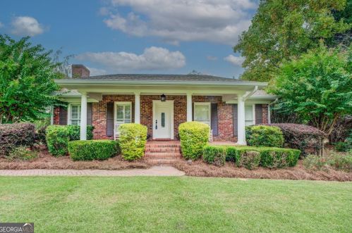 137 Oak St, Jenkinsburg, GA 30234-2121