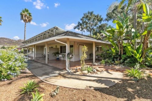 1604 Lone Oak Rd, Vista, CA 92084-7724