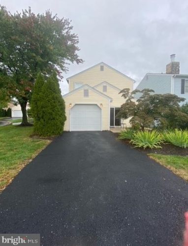 2209 Buttonwood Cir, Harrisburg, PA 17110-9205