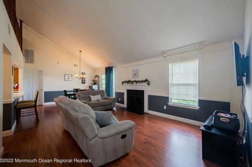 62 Des Moines Ct, Tinton Falls NJ 07712-3188 exterior