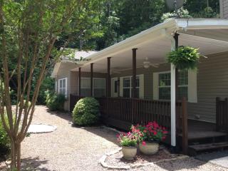 76 Wallalieu Rd, Otto, NC 28763-8402