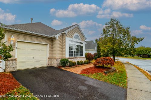 38 Isabella Dr, Lakehurst, NJ 08759-6038