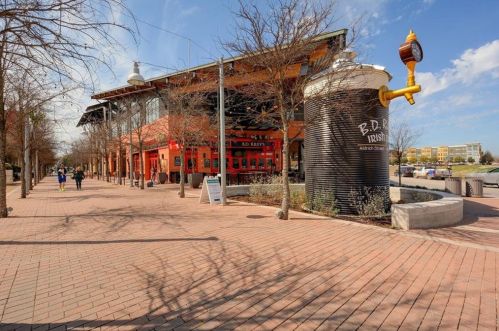 4516 Berkman Dr, Austin TX  78723-1217 exterior