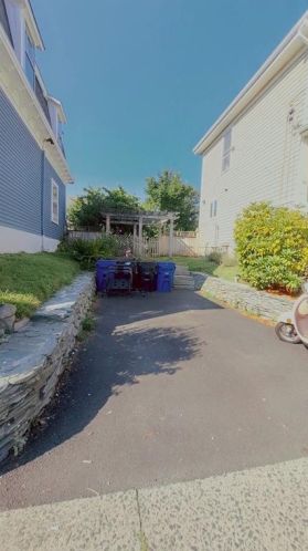 14 Pond Ave, Middletown, RI 02840-2106