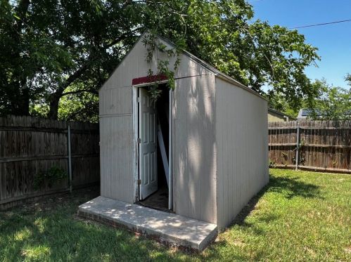 5909 Bowling Dr, Fort Worth TX  76148-3503 exterior