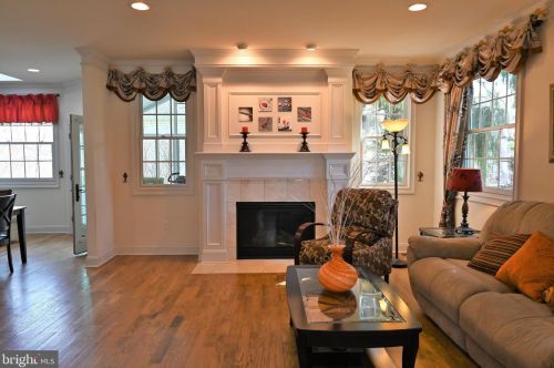 87 Leavitt Ln, Princeton NJ  08540-3921 exterior