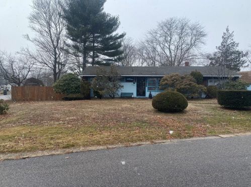 152 Gulf St, Warwick, RI 02886-3641