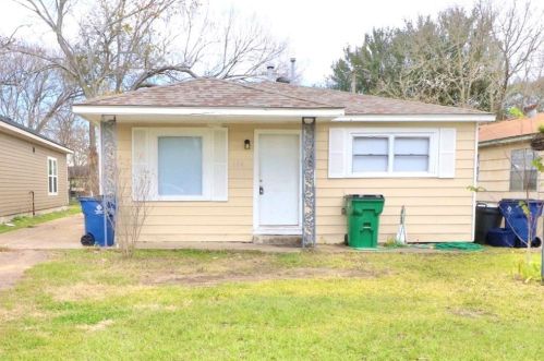 604 Peach St, Angleton TX  77515-5936 exterior