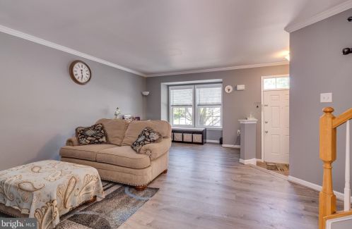 33 Holmes Dr, Charles Town WV 25414-4412 exterior