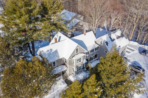 29 Cressey St, Henniker, NH 03242-3270