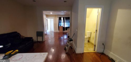 6141 Locust St, Philadelphia, PA 19139-3737